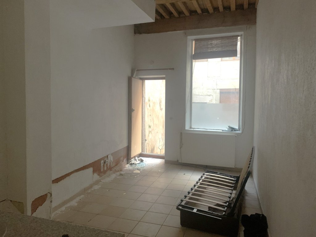 Local commercial / professionnel / studio A VENDRE - ST ETIENNE centre ville - 92.95 m2 - 55 000 &euro;