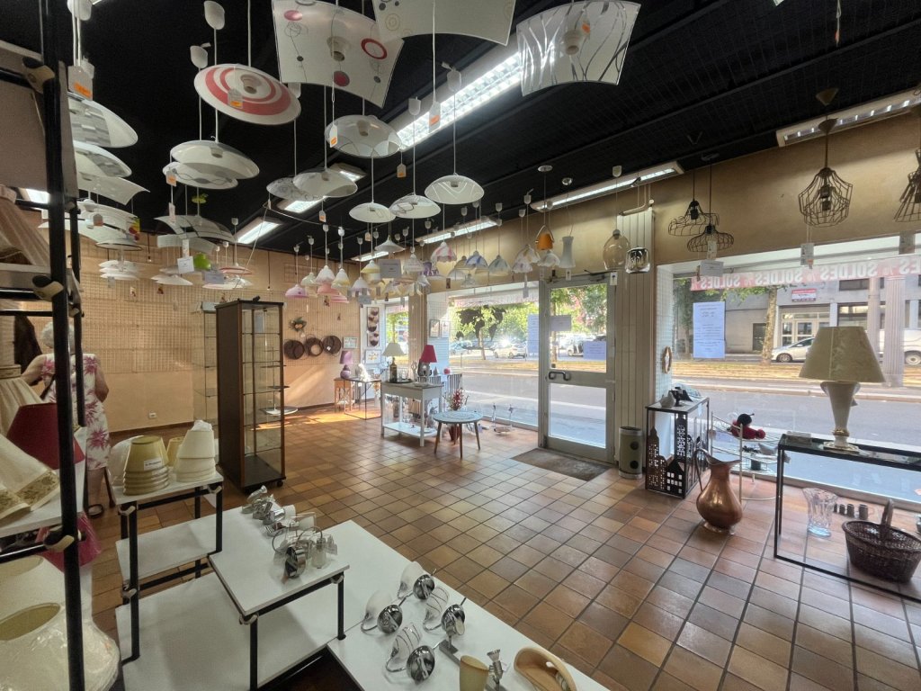 LOCAL COMMERCIAL A VENDRE - ST ETIENNE - 121 m2 - 108 000 &euro; 