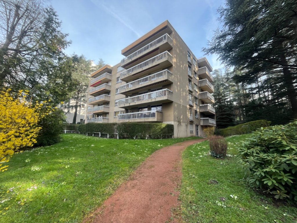 APPARTEMENT T4 A VENDRE - ST ETIENNE PORTAIL ROUGE - 114.45 m2 - 215 000 &euro;