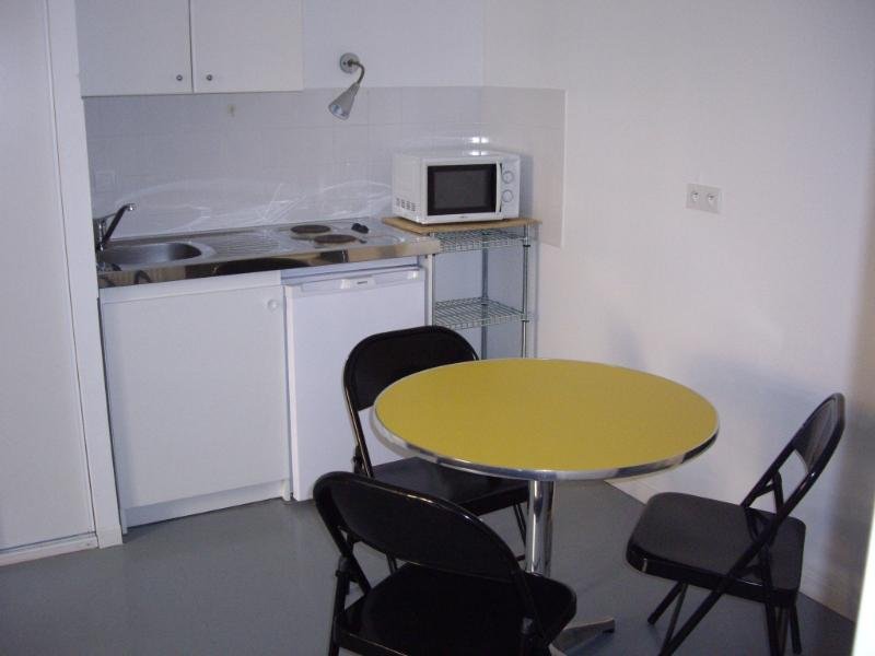 STUDIO A LOUER - ST ETIENNE - 33 m2 - 335 &euro; charges comprises par mois