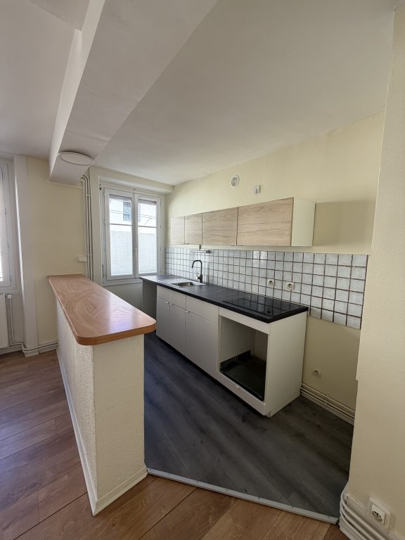 APPARTEMENT T4 A LOUER - ST ETIENNE Centre Deux-Trefilerie - 77.65 m2 - 670 &euro; charges comprises par mois