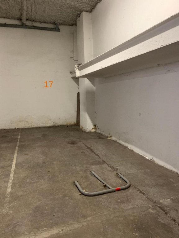 PARKING A LOUER - ST ETIENNE - 65 &euro; charges comprises par mois
