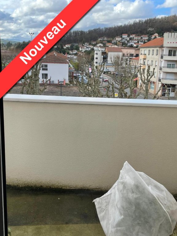 APPARTEMENT T3 A LOUER - L ETRAT - 92.18 m2 - 895 &euro; charges comprises par mois