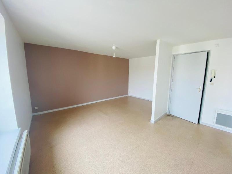 APPARTEMENT T2 A LOUER - ST PRIEST EN JAREZ - 47 m2 - 446 &euro; charges comprises par mois