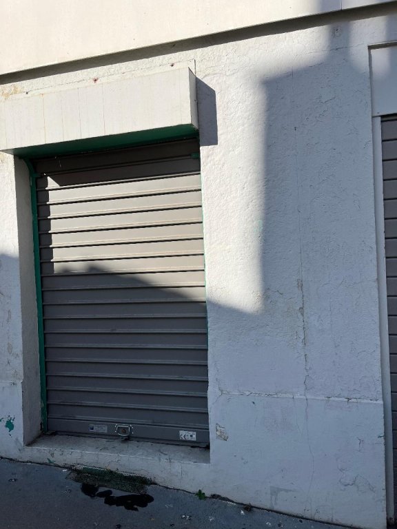 BOUTIQUE A LOUER - ST ETIENNE - 400 m2 - 950 &euro; HC par mois