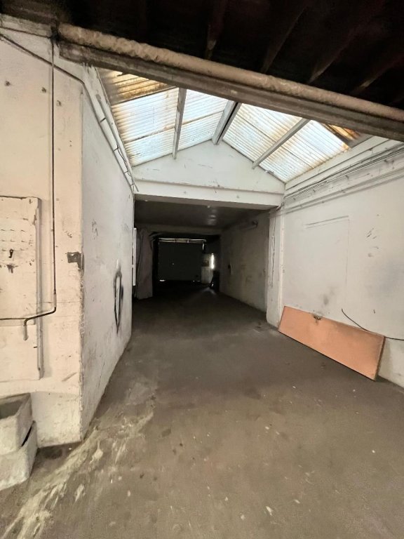 BOUTIQUE A LOUER - ST ETIENNE - 400 m2 - 950 &euro; HC par mois