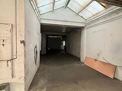 BOUTIQUE A LOUER - ST ETIENNE - 400 m2 - 950 € HC par mois