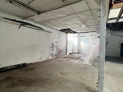 BOUTIQUE A LOUER - ST ETIENNE - 400 m2 - 950 € HC par mois
