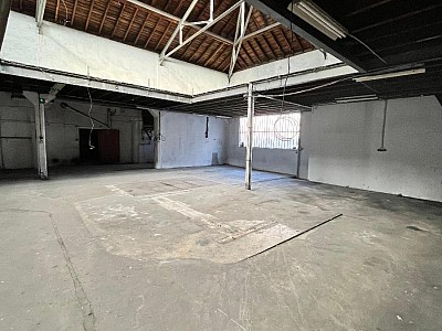 BOUTIQUE A LOUER - ST ETIENNE - 400 m2 - 950 € HC par mois