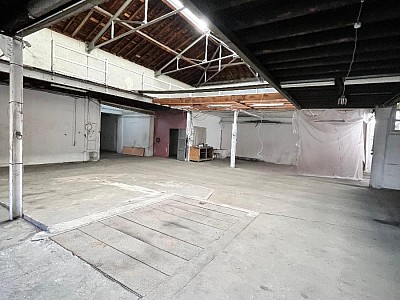 BOUTIQUE A LOUER - ST ETIENNE - 400 m2 - 950 € HC par mois