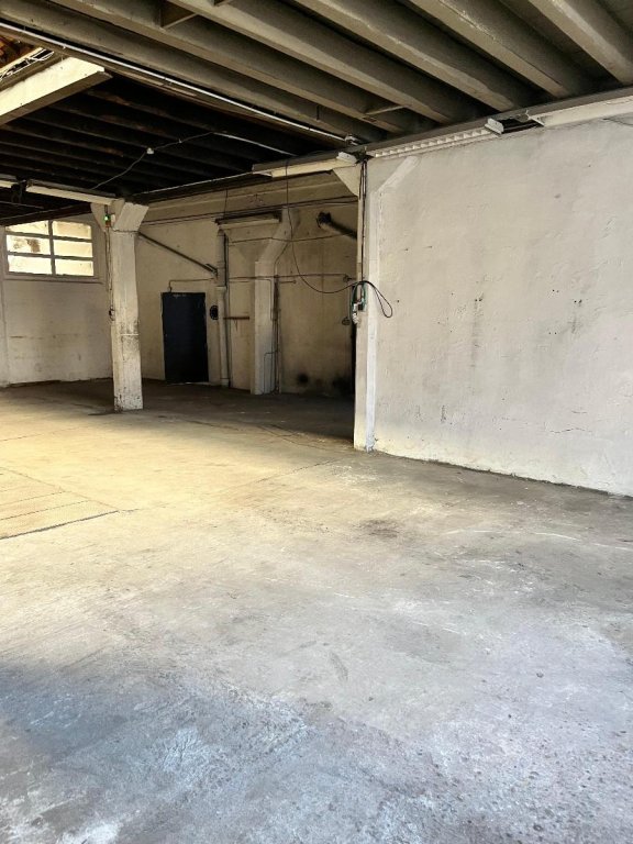 BOUTIQUE A LOUER - ST ETIENNE - 400 m2 - 950 &euro; HC par mois