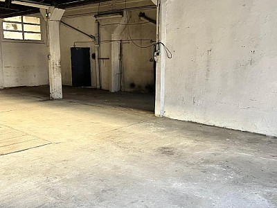 BOUTIQUE A LOUER - ST ETIENNE - 400 m2 - 950 € HC par mois