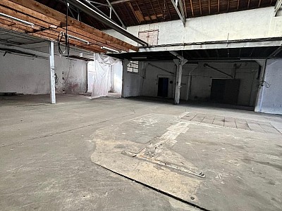 BOUTIQUE A LOUER - ST ETIENNE - 400 m2 - 950 € HC par mois