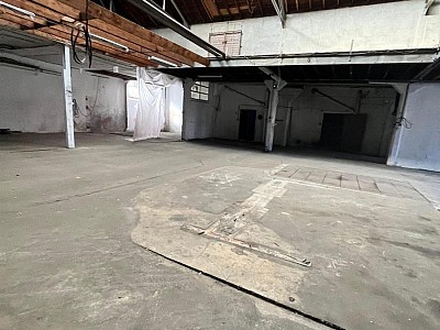 BOUTIQUE A LOUER - ST ETIENNE - 400 m2 - 950 € HC par mois