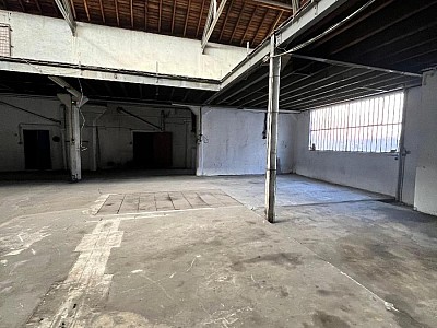 BOUTIQUE A LOUER - ST ETIENNE - 400 m2 - 950 € HC par mois