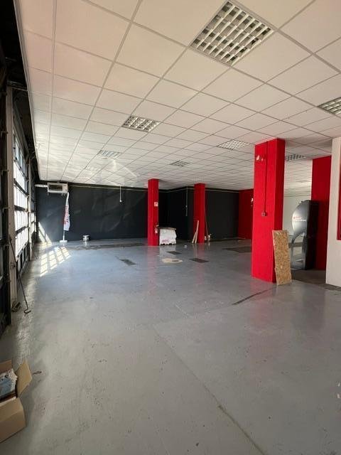 BOUTIQUE A LOUER - ST ETIENNE - 355 m2 - 3 000 &euro; HC par mois