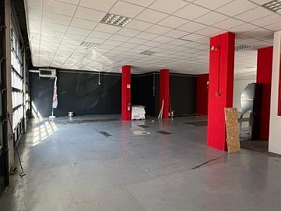 BOUTIQUE A LOUER - ST ETIENNE - 355 m2 - 3 000 € HC par mois