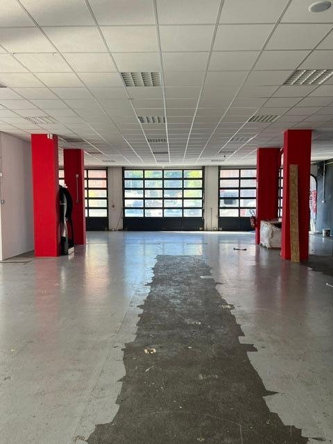 BOUTIQUE A LOUER - ST ETIENNE - 355 m2 - 3 000 &euro; HC par mois