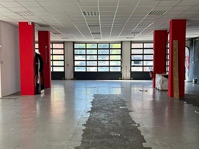 BOUTIQUE A LOUER - ST ETIENNE - 355 m2 - 3 000 € HC par mois