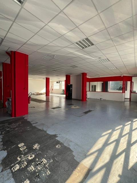 BOUTIQUE A LOUER - ST ETIENNE - 355 m2 - 3 000 &euro; HC par mois