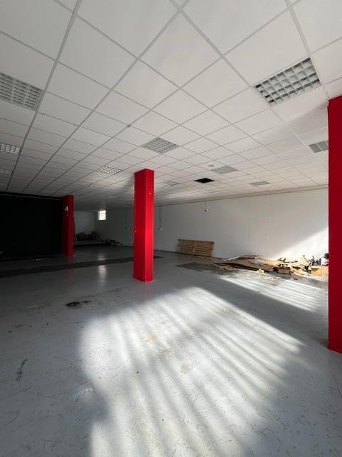 BOUTIQUE A LOUER - ST ETIENNE - 355 m2 - 3 000 &euro; HC par mois