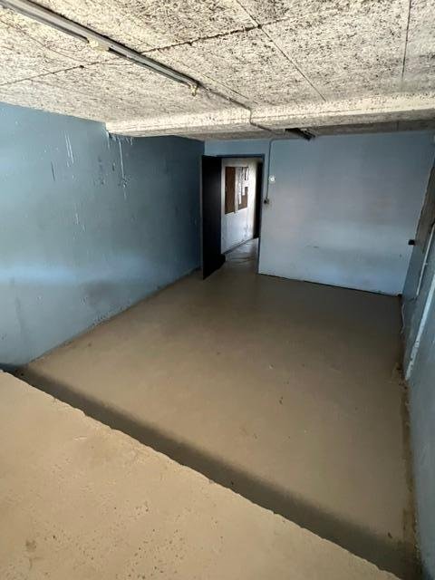 BOUTIQUE A LOUER - ST ETIENNE - 355 m2 - 3 000 &euro; HC par mois