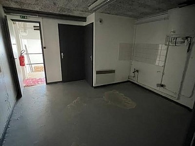 BOUTIQUE A LOUER - ST ETIENNE - 355 m2 - 3 000 € HC par mois