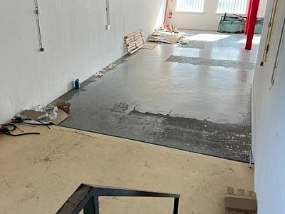 BOUTIQUE A LOUER - ST ETIENNE - 355 m2 - 3 000 € HC par mois