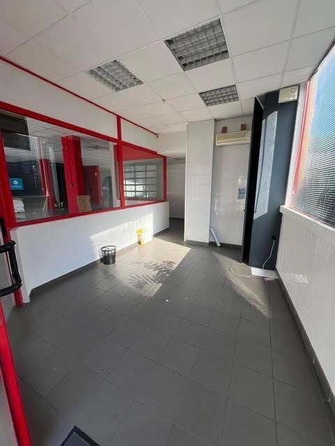 BOUTIQUE A LOUER - ST ETIENNE - 355 m2 - 3 000 &euro; HC par mois