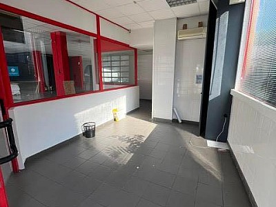 BOUTIQUE A LOUER - ST ETIENNE - 355 m2 - 3 000 € HC par mois
