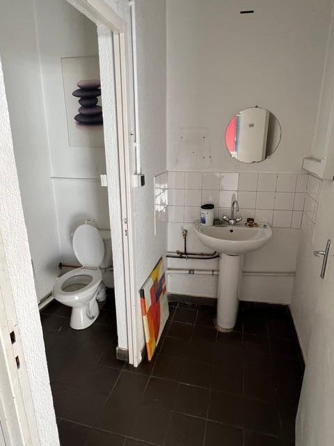 BOUTIQUE A LOUER - ST ETIENNE - 355 m2 - 3 000 &euro; HC par mois