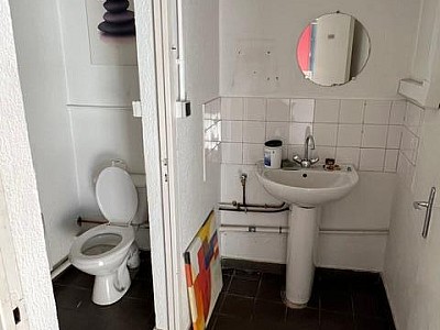 BOUTIQUE A LOUER - ST ETIENNE - 355 m2 - 3 000 € HC par mois