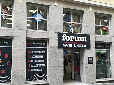 BOUTIQUE A LOUER - ST ETIENNE - 155 m2 - 1 400 € HC par mois