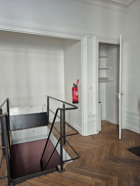 BOUTIQUE A LOUER - ST ETIENNE - 750 &euro; HC par mois