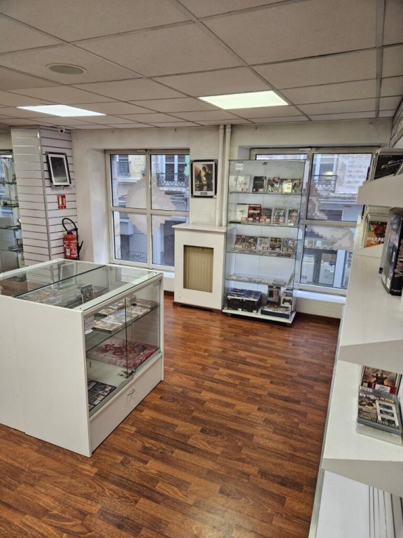 BOUTIQUE A VENDRE - ST ETIENNE - 195 000 &euro; 