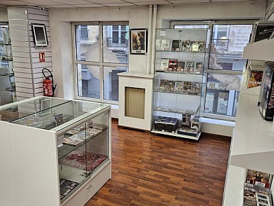 BOUTIQUE A VENDRE - ST ETIENNE - 195 000 €