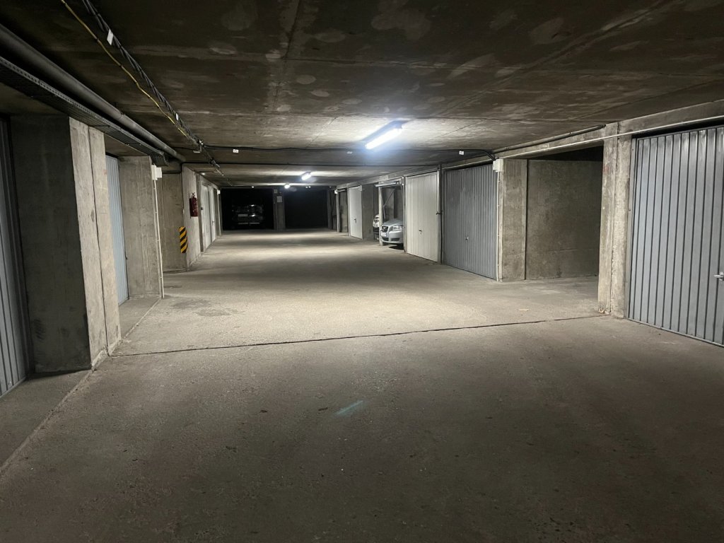 GARAGE A VENDRE - ST ETIENNE HYPER CENTRE VILLE - 12.5 m2 - 13 000 &euro;