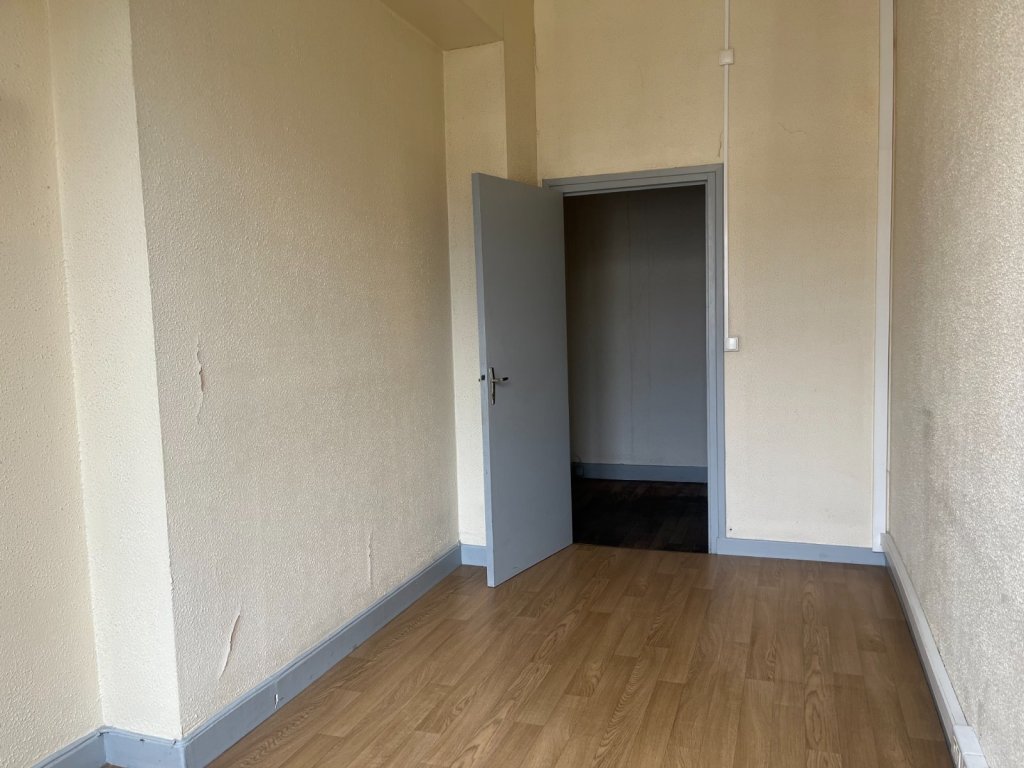 Local commercial / professionnel / appartement A VENDRE - ST ETIENNE centre ville - 174.44 m2 - 145 000 &euro; 
