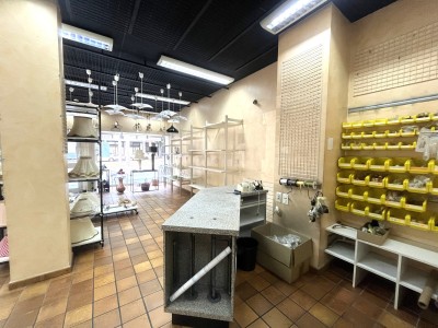 LOCAL COMMERCIAL A VENDRE - ST ETIENNE - 121 m2 - 108 000 &euro; 
