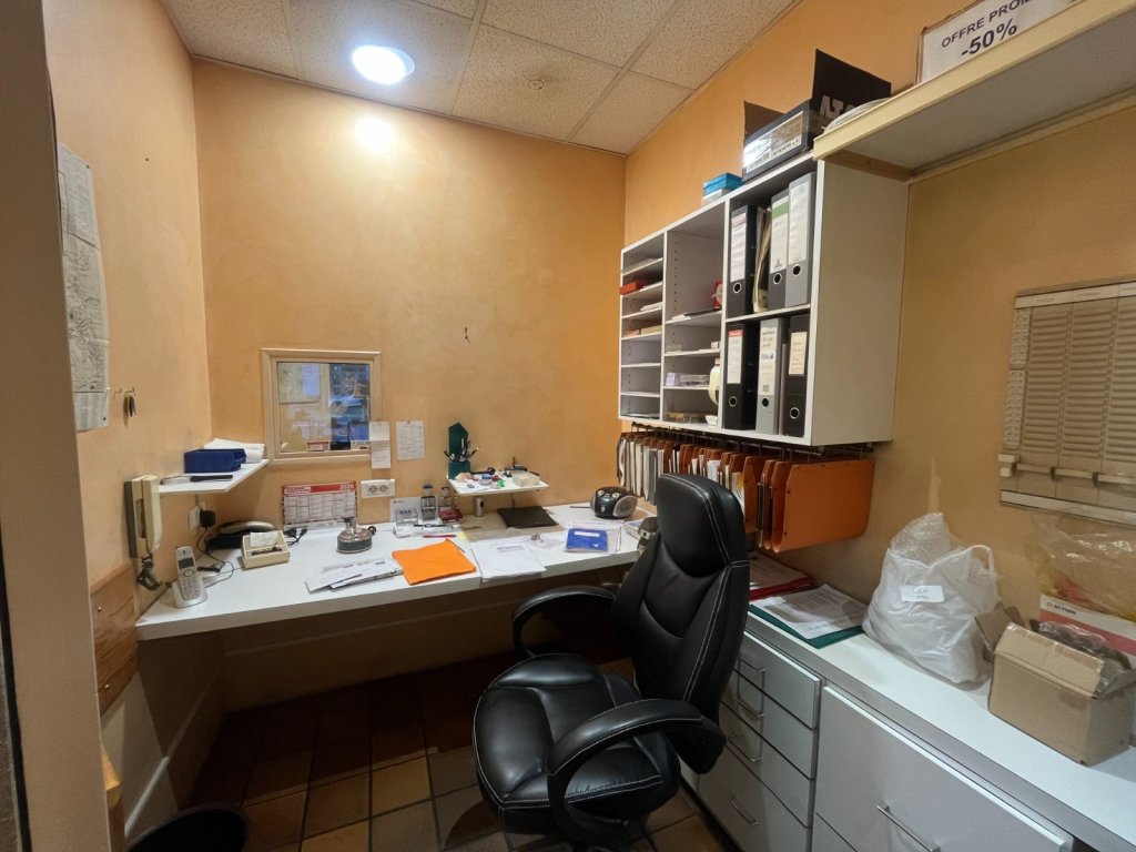 LOCAL COMMERCIAL A VENDRE - ST ETIENNE - 121 m2 - 108 000 &euro; 