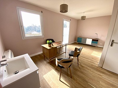 LOCAL D ACTIVITE A LOUER - VEAUCHE - 66.5 m2 - 520 &euro; HC par mois