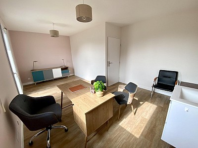 LOCAL D ACTIVITE A LOUER - VEAUCHE - 66.5 m2 - 520 € HC par mois