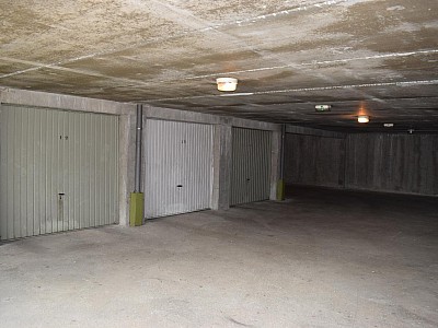 PARKING EXTERIEUR A LOUER - LA RICAMARIE - 64 &euro; charges comprises par mois
