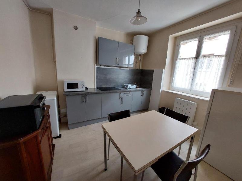STUDIO A LOUER - ST ETIENNE - 36.75 m2 - 394,36 &euro; charges comprises par mois