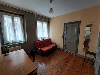 STUDIO A LOUER - ST ETIENNE - 36.75 m2 - 394,36 € charges comprises par mois