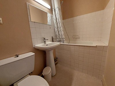 STUDIO A LOUER - ST ETIENNE - 36.75 m2 - 394,36 € charges comprises par mois