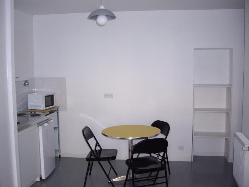 STUDIO A LOUER - ST ETIENNE - 33 m2 - 335 &euro; charges comprises par mois