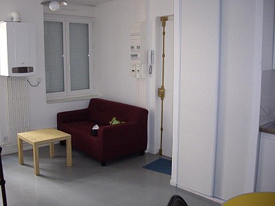 STUDIO A LOUER - ST ETIENNE - 33 m2 - 335 € charges comprises par mois