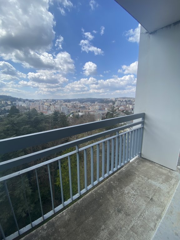 STUDIO A LOUER - ST ETIENNE - 27.6 m2 - 350 &euro; charges comprises par mois