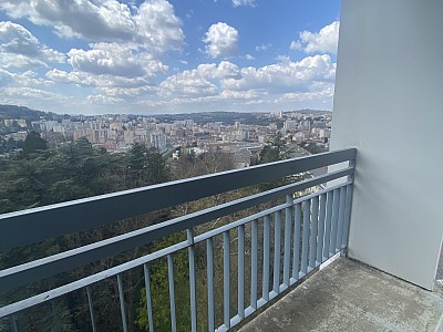 STUDIO A LOUER - ST ETIENNE - 27.6 m2 - 350 € charges comprises par mois